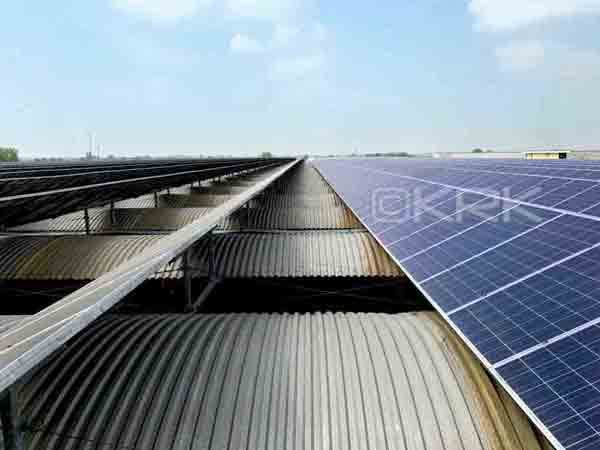 impianto fotovoltaico su tetto industriale